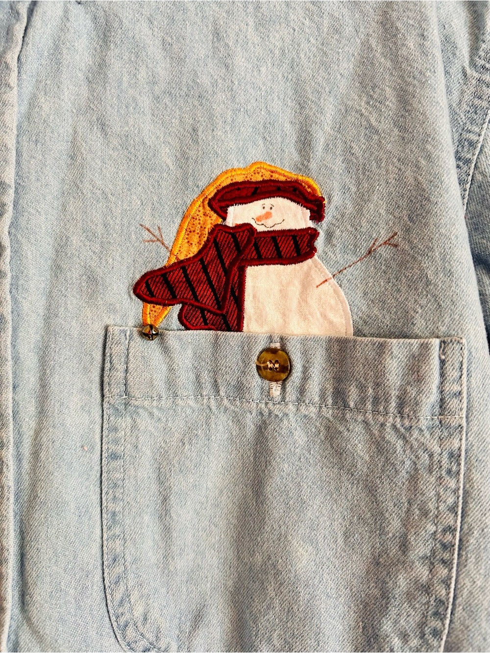 ☃️Vintage Snowman Christmas Denim Shirt Tree Rivers Button Up Medium Holiday USA - Picture 3 of 8